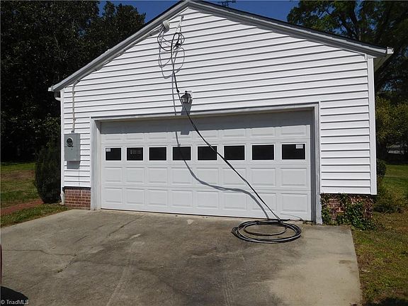 4th image of 2825 Windsor Rd