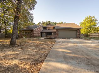 1215 Oakridge Rd, Ardmore, OK 73401