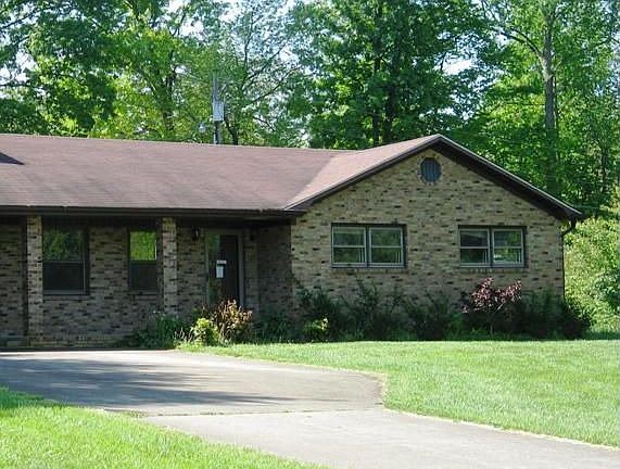 2nd image of 135 Oak Dr