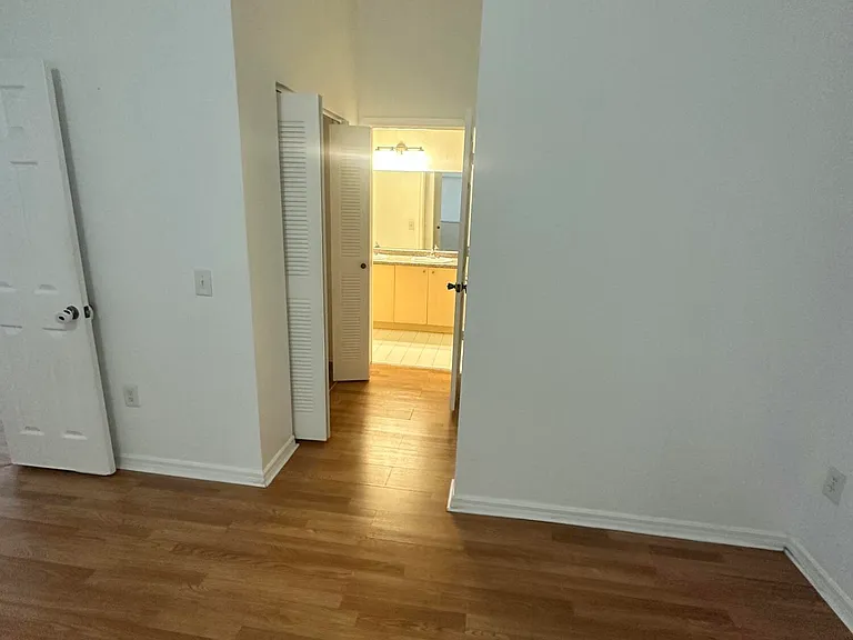 220 Crestwood Cir #106 — Photo 14