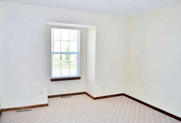 1031 NW Willow Dr — Photo 9