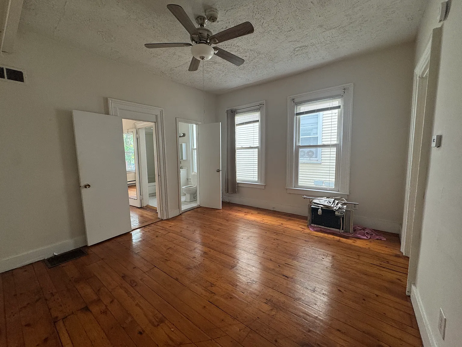 2 bed, 900 sqft, $1,800 — Photo 3