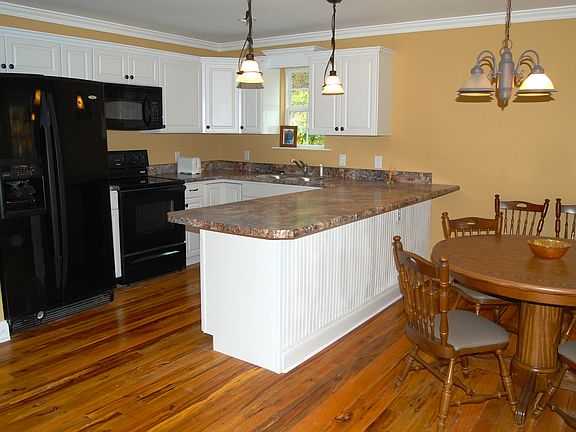 3rd image of 215 Pineland Shores Circle