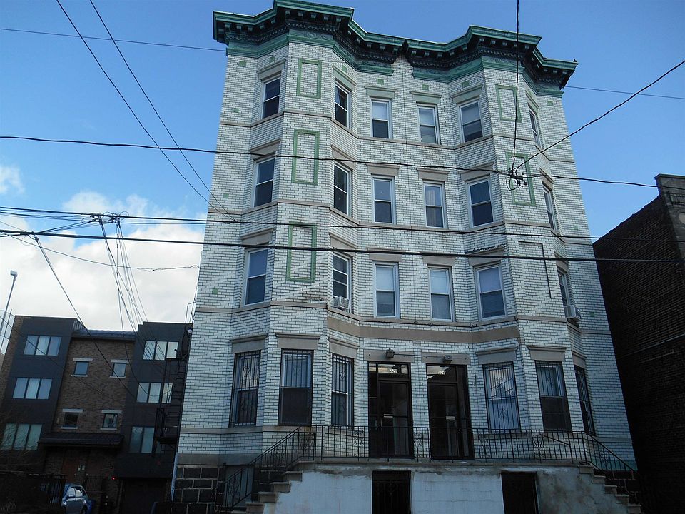 1st image of 228 Ogden Ave APT 3A