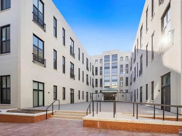 518-536 Gregory Ave APT A401, Weehawken, NJ 07086