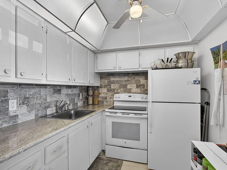 106 Camden E — Photo 15