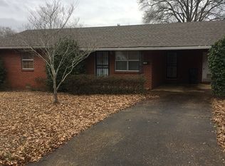 1096 Berry St, Grenada, MS 38901