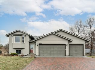 5460 Helena Rd N, Oakdale, MN 55128