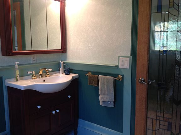 MB w/leaded glass door