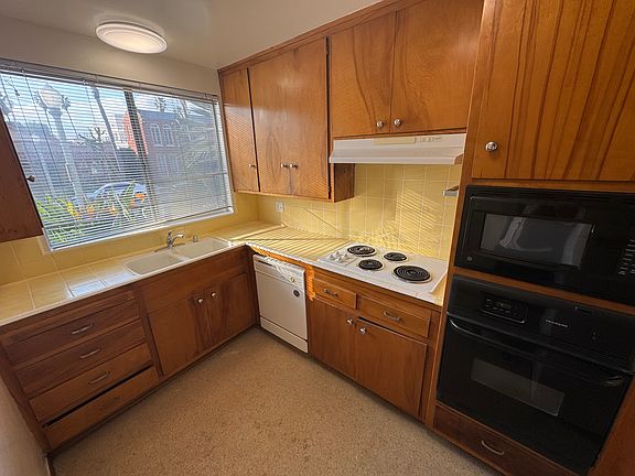 5th image of 206 Belmont Ave APT 1