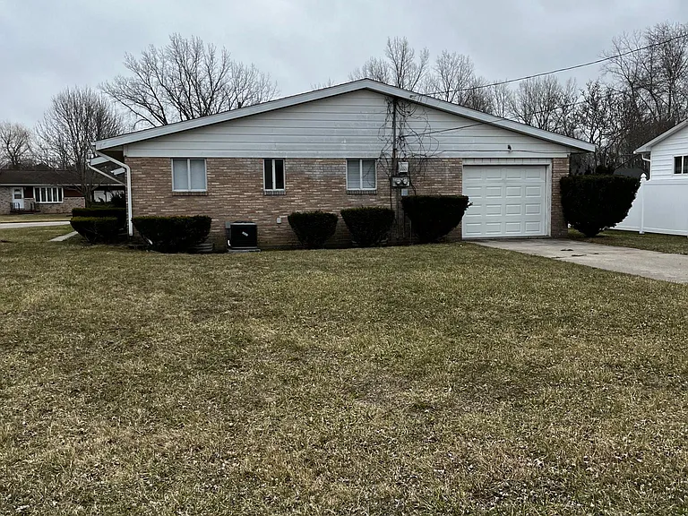 2111 Avalon Cir #2111 — Photo 2