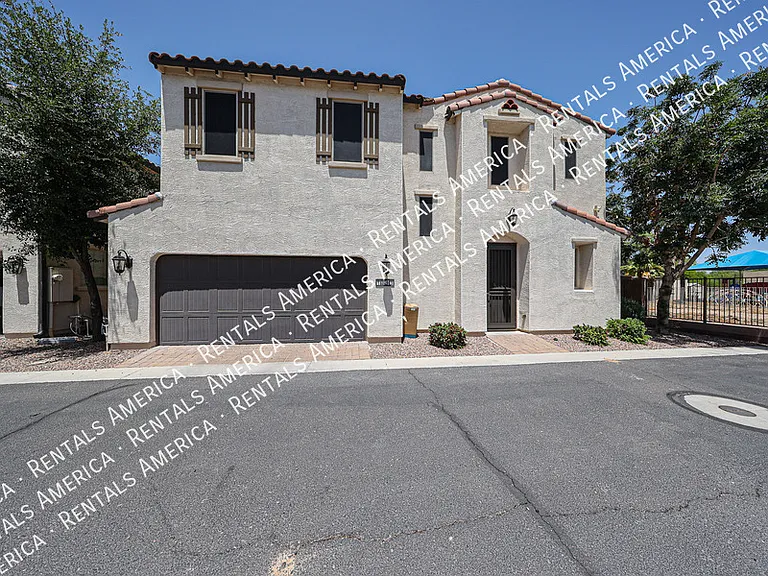 1930 S Sycamore Pl — Photo 5