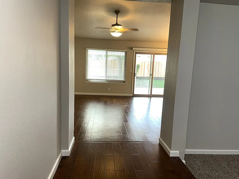 875 E Cromwell Ave — Photo 9