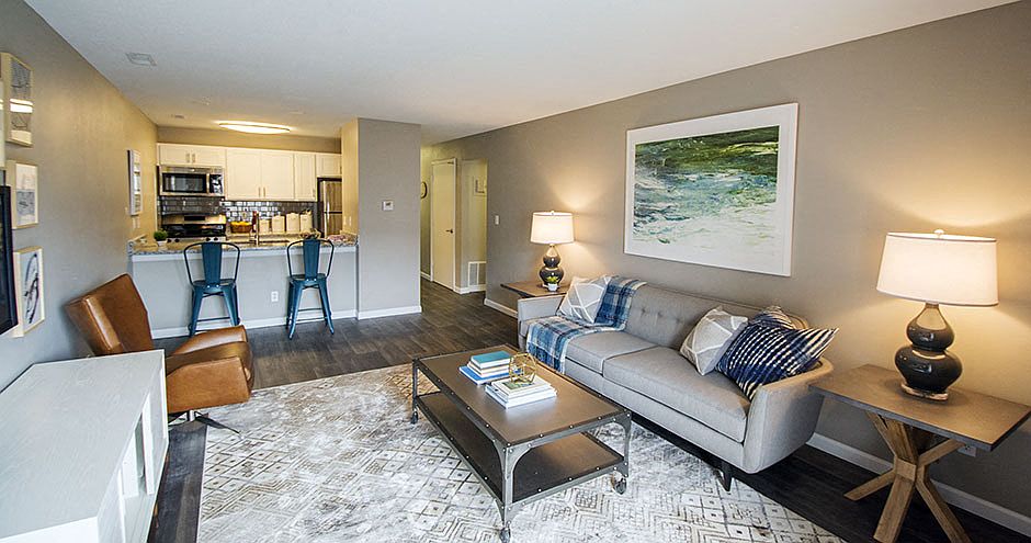 Vicino on the Lake Apartments ; Creve Coeur, MO