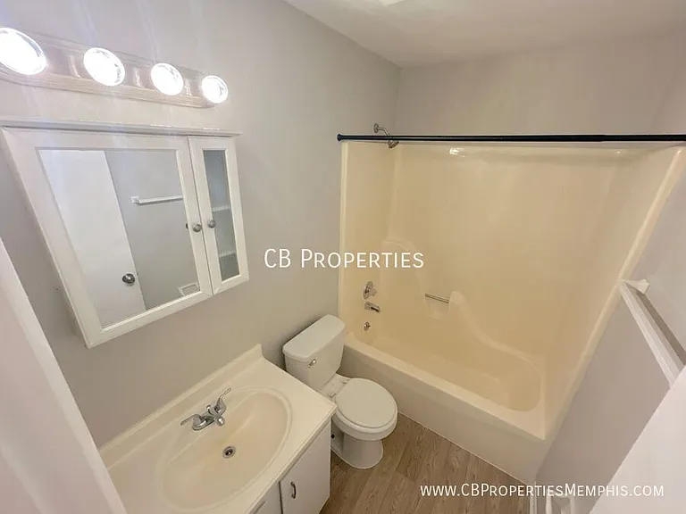 2219 Goldbrier Ln — Photo 9