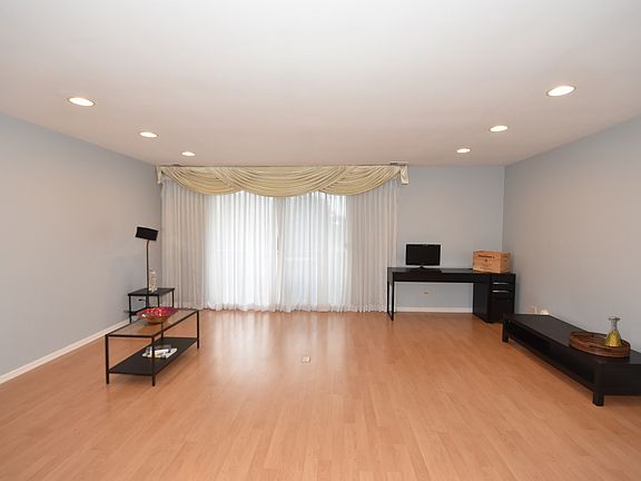 access to large balcony