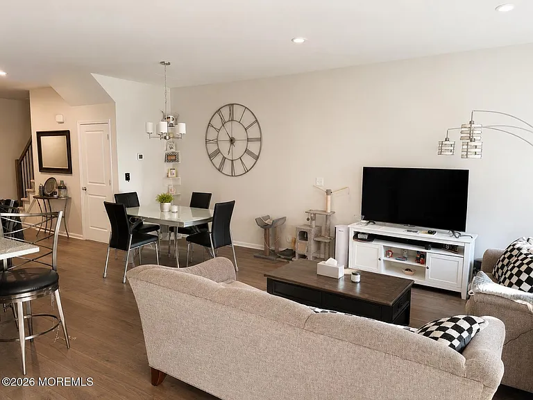 16 Theater Dr — Photo 5
