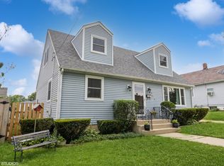 124 S Worth Ave, Elgin, IL 60123