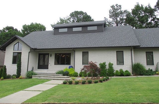 2nd image of 1811 Fairway Ln