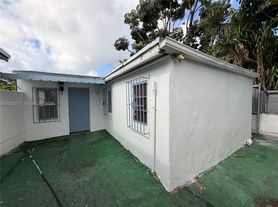 2420 NW 31st St, Miami, FL