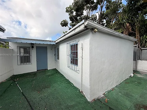 2420 NW 31st St #3 Photo 1