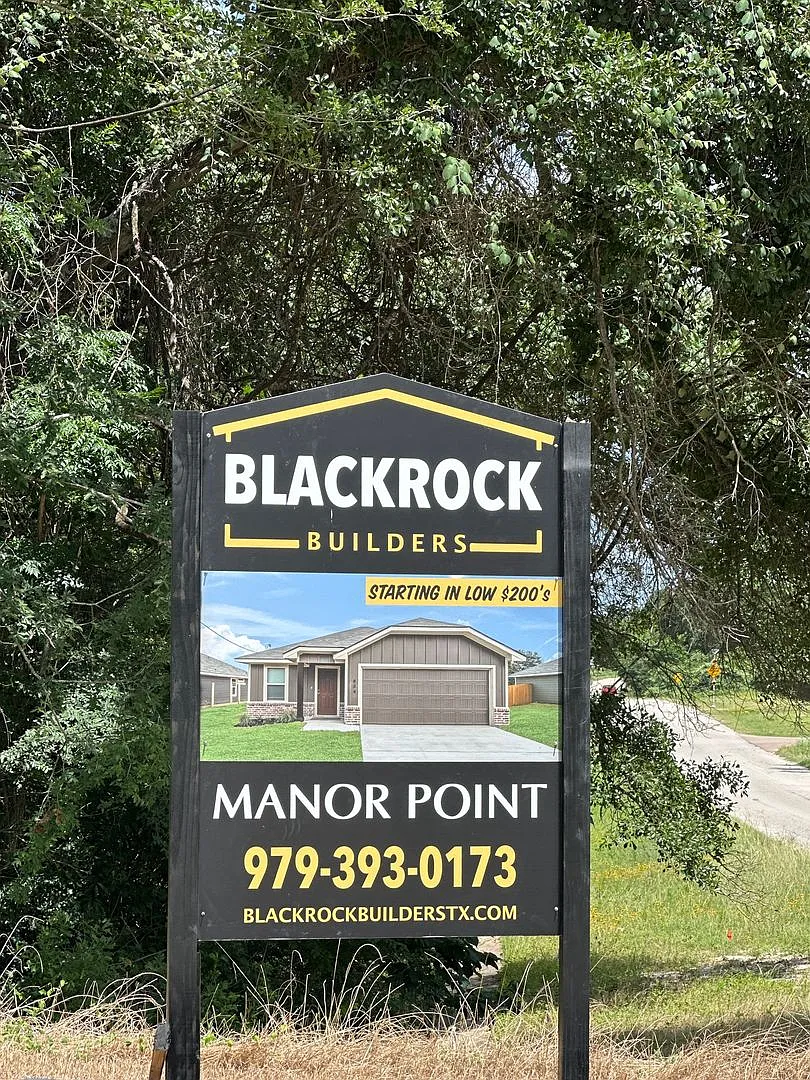 Bryan - Brand New House -3 Bedrooms / 2 Bath / 2 Car Garage With Fenced In Yard. — Photo 3
