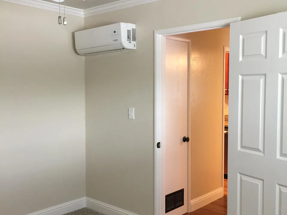 LIght bedroom with separate AC controlled unit. Other separate AC unit in living room to stay cool. New carpet; mirrored closet doors.