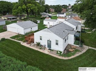 2851 Reynolds St, Omaha, NE 68112