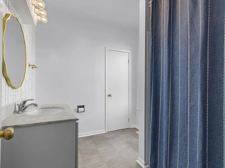 914 Hayes Ave — Photo 11