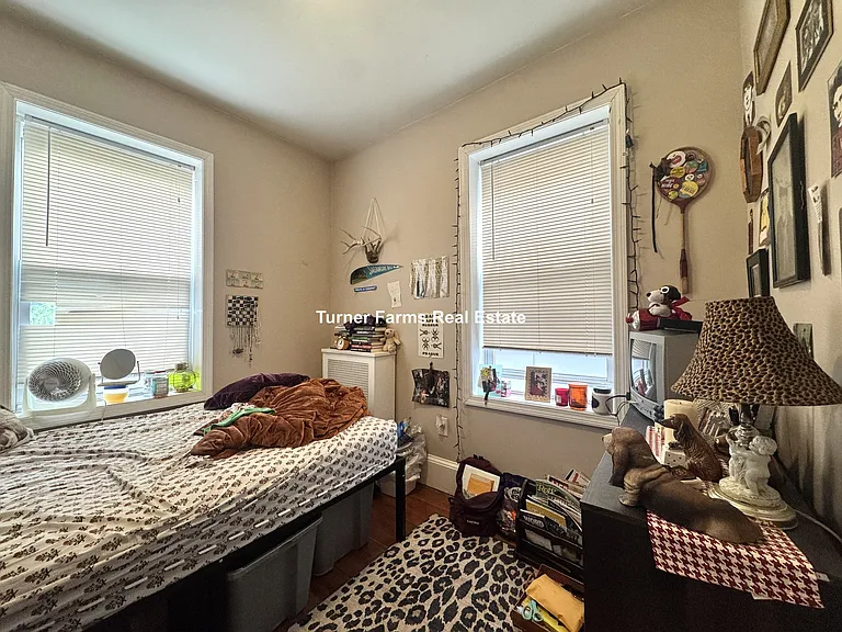 241 Maverick St — Photo 15