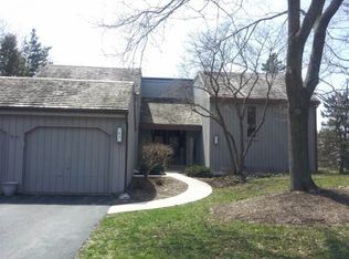 83 Thornhill Ln APT D, Lake Barrington, IL