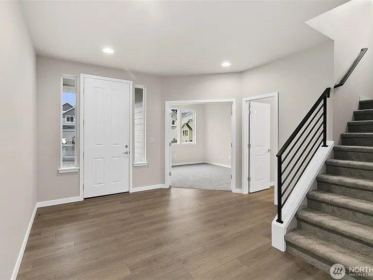 16209 8th Ave E — Photo 2