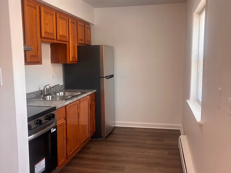 60 N Central — Photo 12