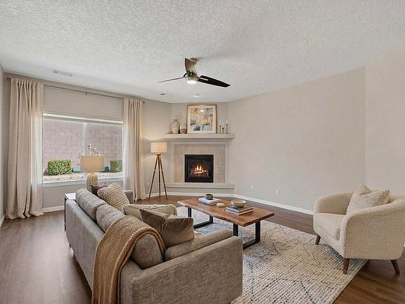 4th image of 425 Paseo Vista Loop NE