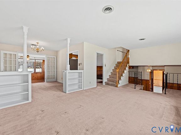 5th image of 908 Yorkshire Rd