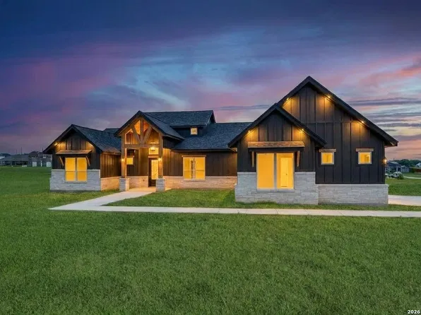 157 ESTATES DR, La Vernia, TX 78121