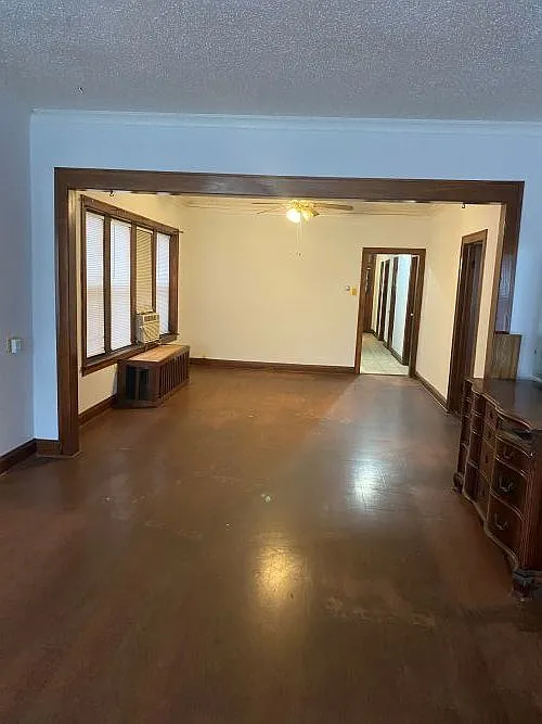 3 bed, 1000 sqft, $1,900 — Photo 2