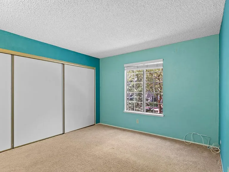 1083 Alta Mira Dr — Photo 8