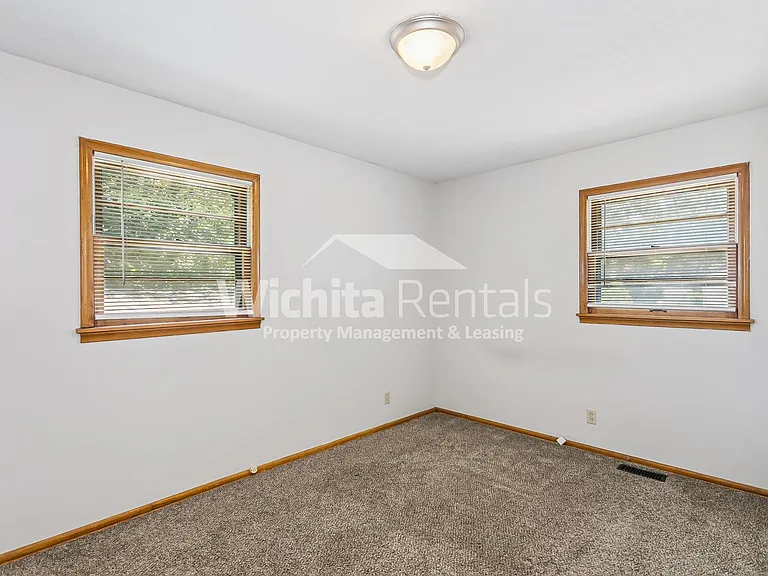1400 N El Paso Dr — Photo 7
