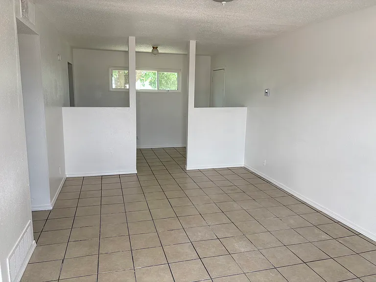 2208 Alamogordo Dr NW — Photo 2