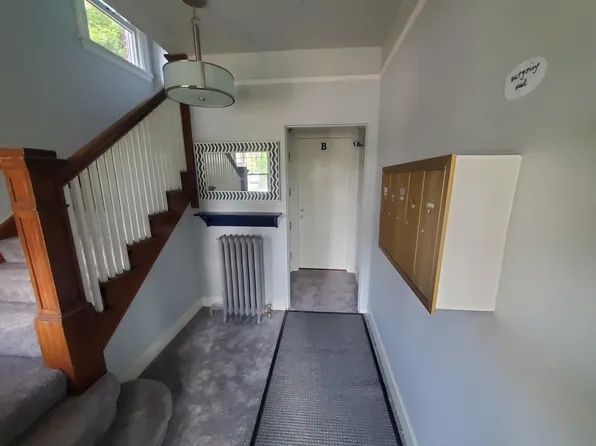 400 Blaine St APT D, Seattle, WA 98109