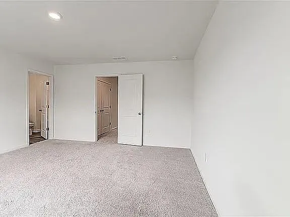 3 bed, 2.5 bath, 1420 sqft, $1,600 — Photo 4