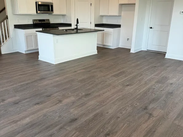 1730 Bennett Village Dr, Maryville, TN 37804