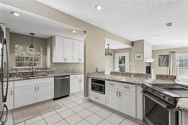 321 Westwood Dr — Photo 10