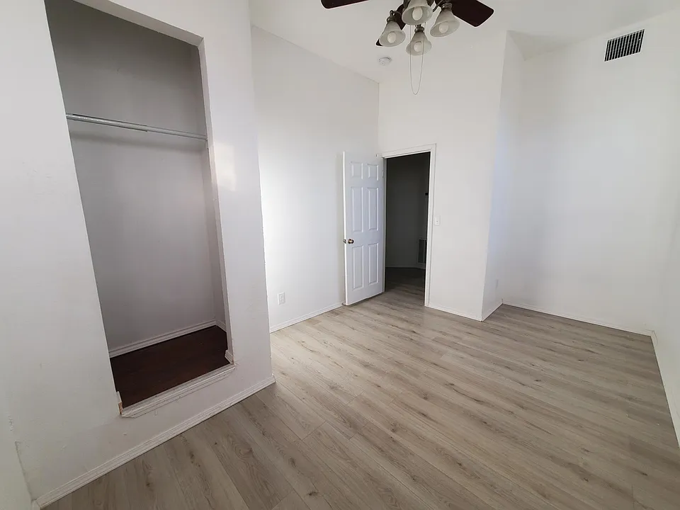 1438 W Ridgewood Ct #201