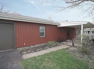5788 Fairview Dr, Sanborn, NY 14132