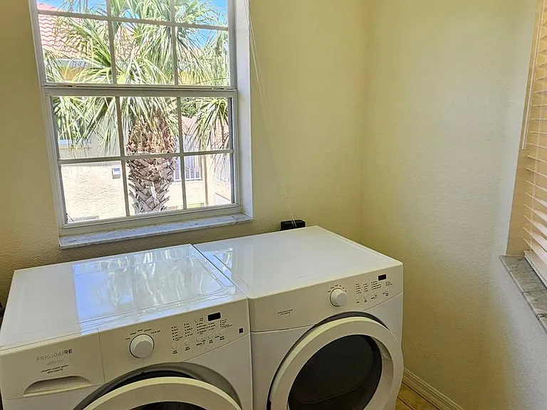 904 Casa Del Lago Way #904 — Photo 40