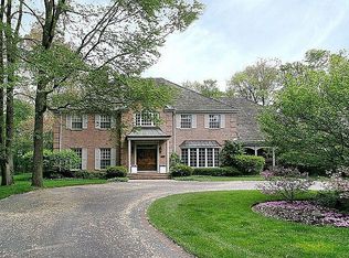 9 Bristol Rd, Northfield, IL 60093