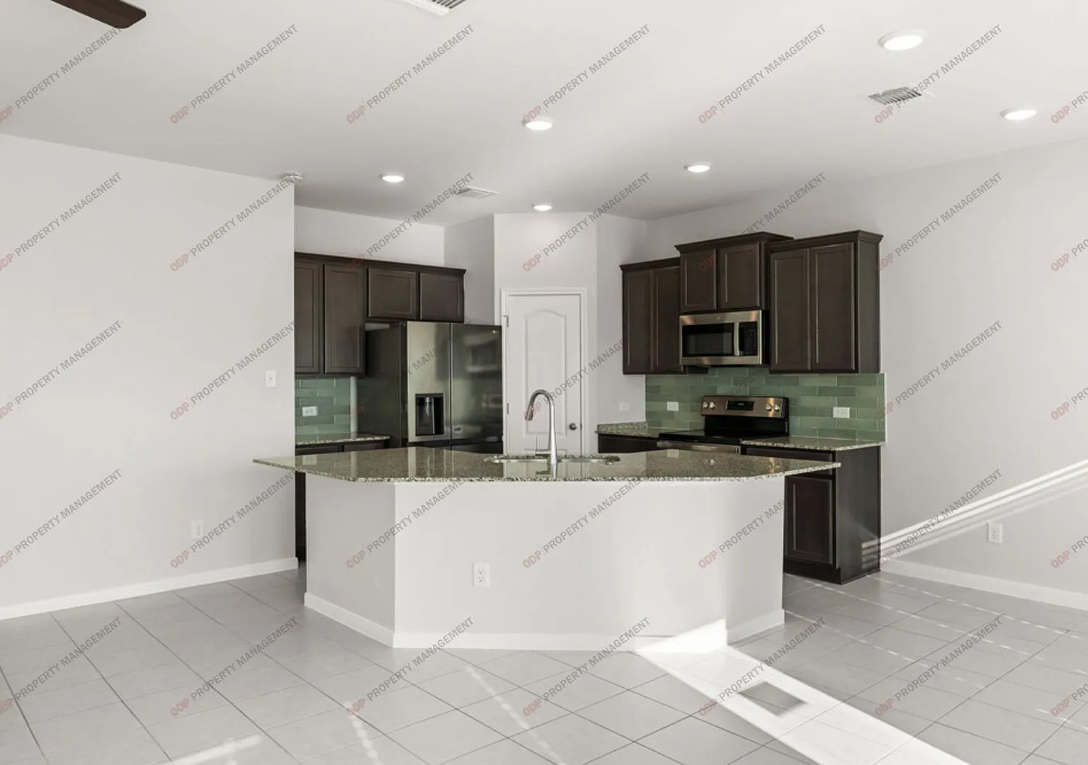 Troy ISD- 3 Bed, 2 Bath- 1411 SQFT — Photo 3