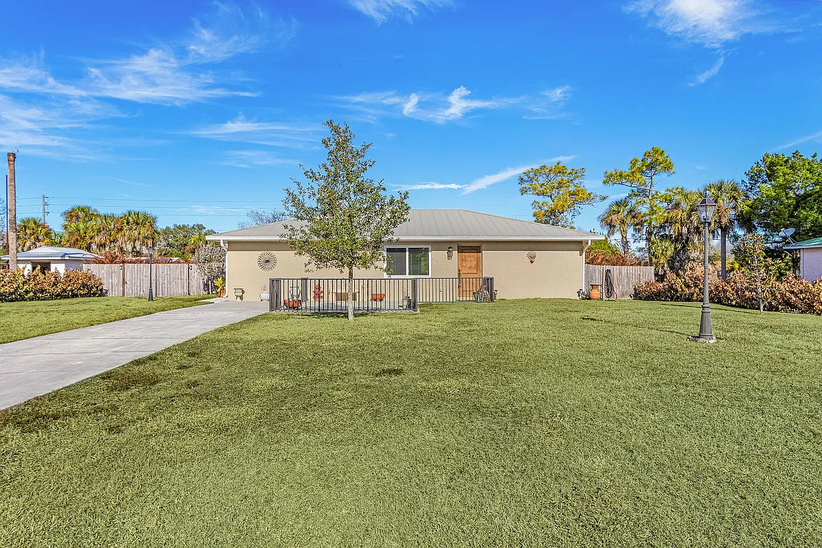 Building Photo - 985 Quail Run